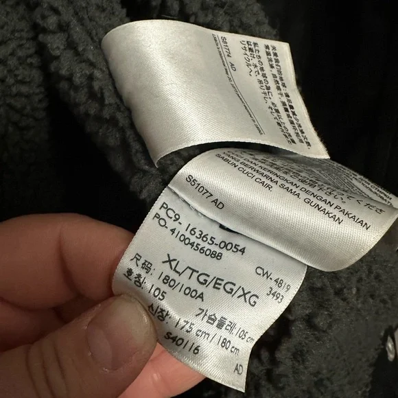 Levi's Men's Black Sherpa-Lined Jacket - Picture 8 of 10